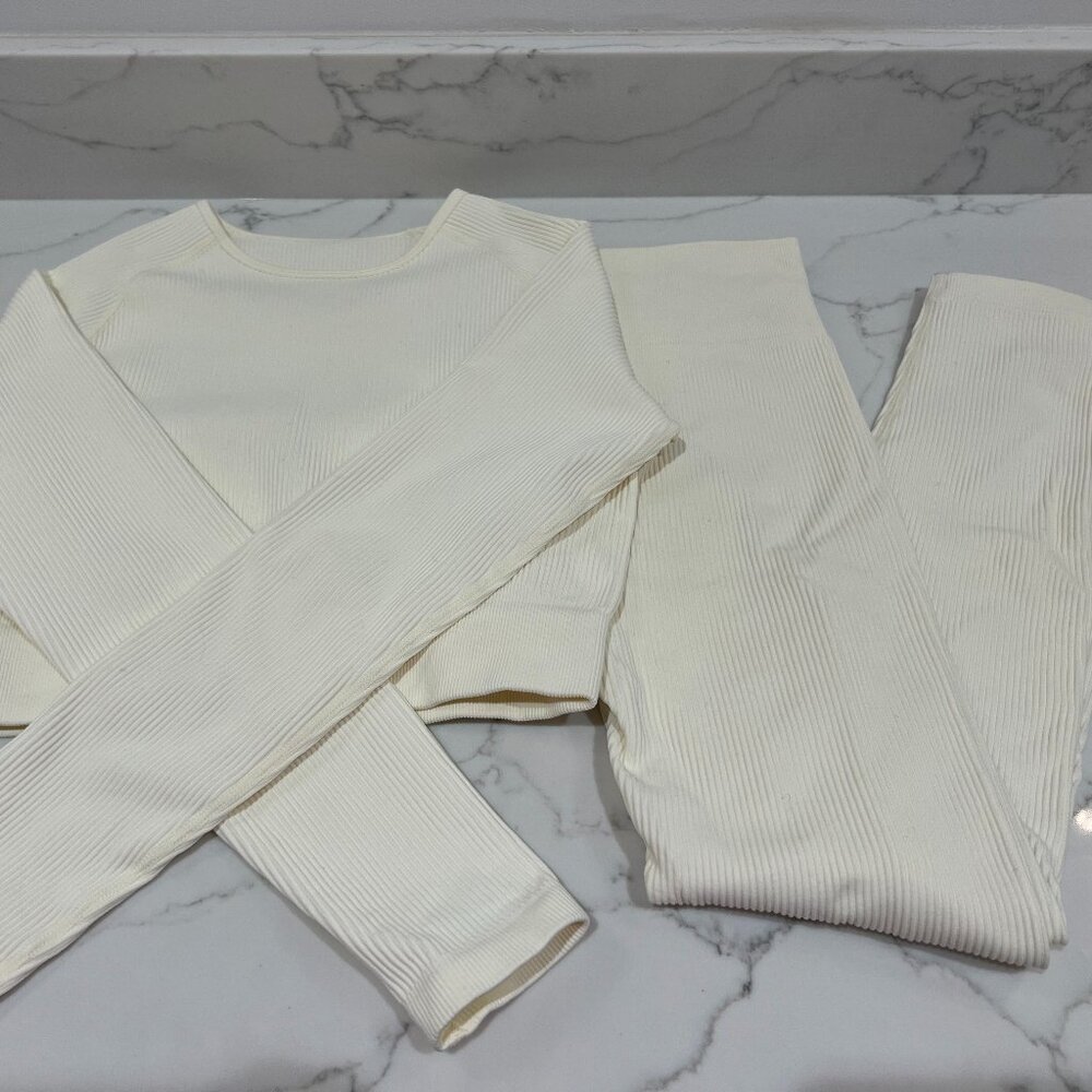 4 Piece Ribbed Ivory Amazon Workout Set | Women's Size M - Picture 2 of 11